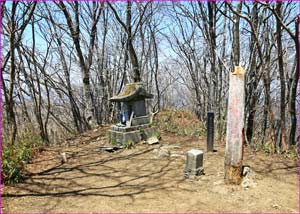 行塚山山頂祠