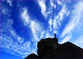 権現岳雲ゆく