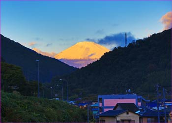 山北から初冠雪の富士