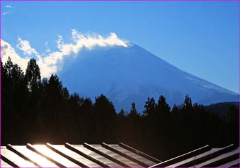 不動湯から富士山