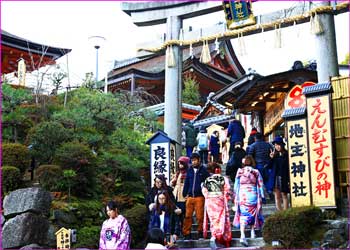 地主神社