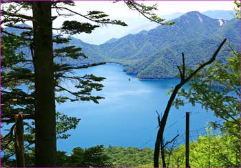 中禅寺湖近し