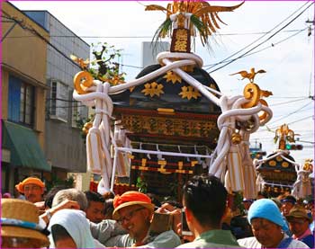 白籏神社義経神輿