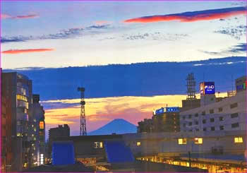 ある夏の日の藤沢駅夕暮れ