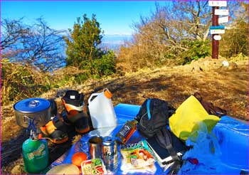 山頂で昼餉