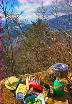 山頂で昼餉