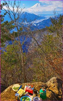 高川山で富士見昼餉