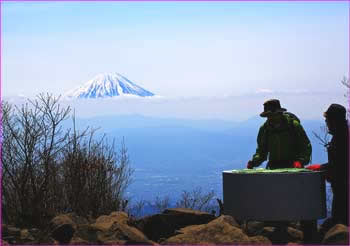 茅ヶ岳から富士山