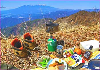 尾根で昼餉