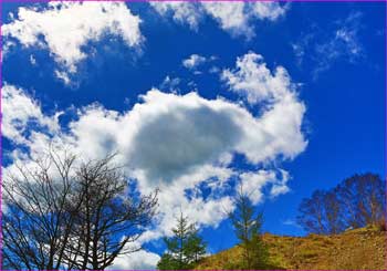 山頂に雲わく