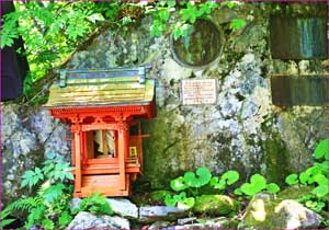 針ノ木峠開拓者像,神社