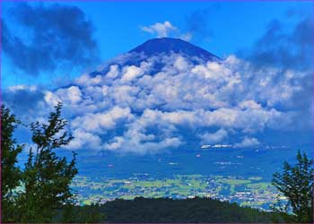 富士山雲わく