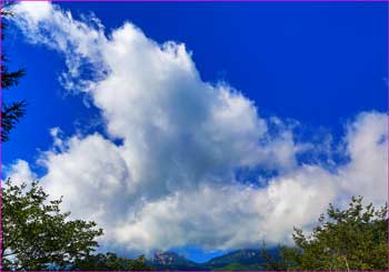 雲わく尾根