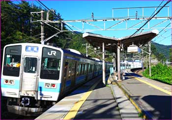 初狩駅電車