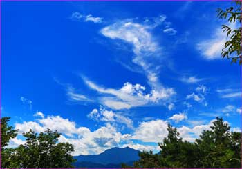 雲わく秋空