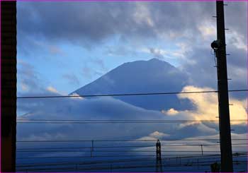 河口湖駅から富士山