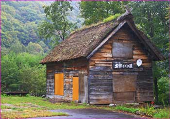 七入出作り小屋