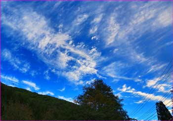 空に巻雲が