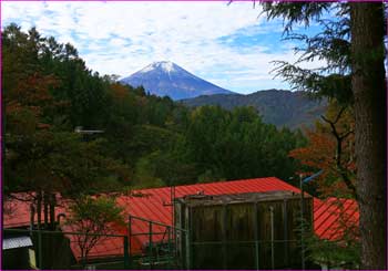 不動湯から富士山