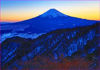 夕暮れの富士山