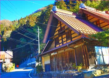 登山口の徳和の民家