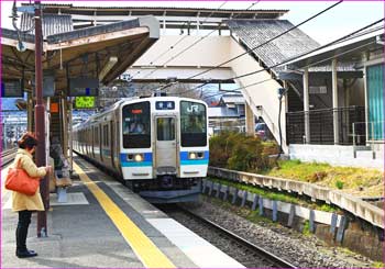 鳥沢駅電車