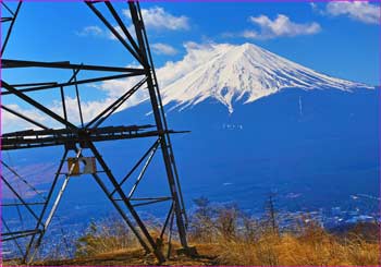 送電鉄塔から富士山