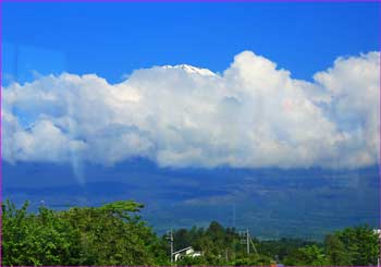 富士山に雲が