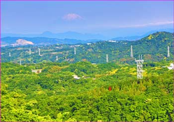 富士山微かに