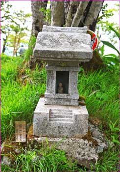 檜洞丸山頂祠