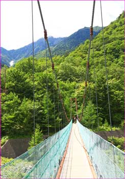 広河原吊橋