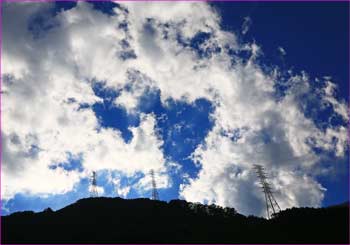 山の端に雲が