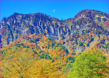 戸隠山秋景