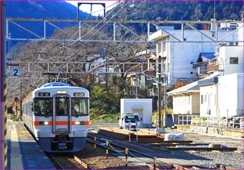 山北駅ホーム電車