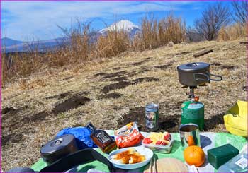 矢倉岳山頂で昼餉