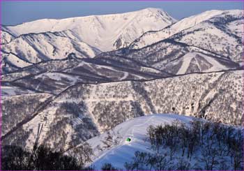 苗場山も明けて