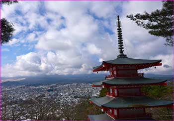 生憎富士雲に