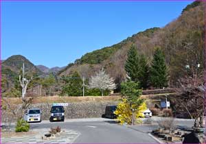 増富の湯駐車場