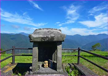 山頂祠