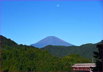 富士山と残月