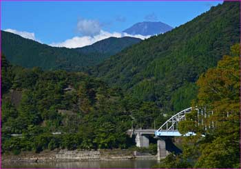 丹沢湖から富士山