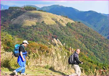 谷峨へ下山