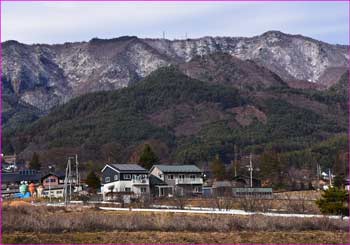 聖山見返す