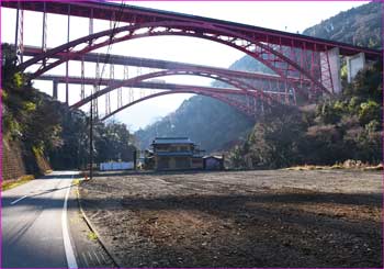 東名陸橋