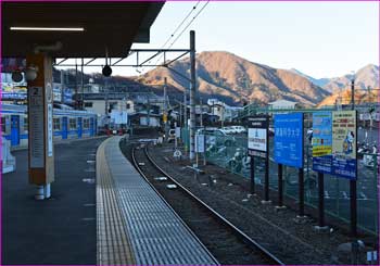 大月駅で