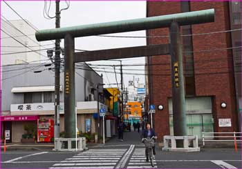 伊勢原駅前