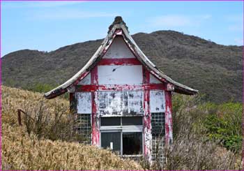 朽ちた神社