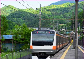 梁川駅で