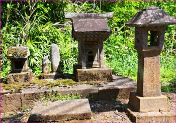 山の神の祠