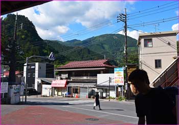 奥多磨駅前